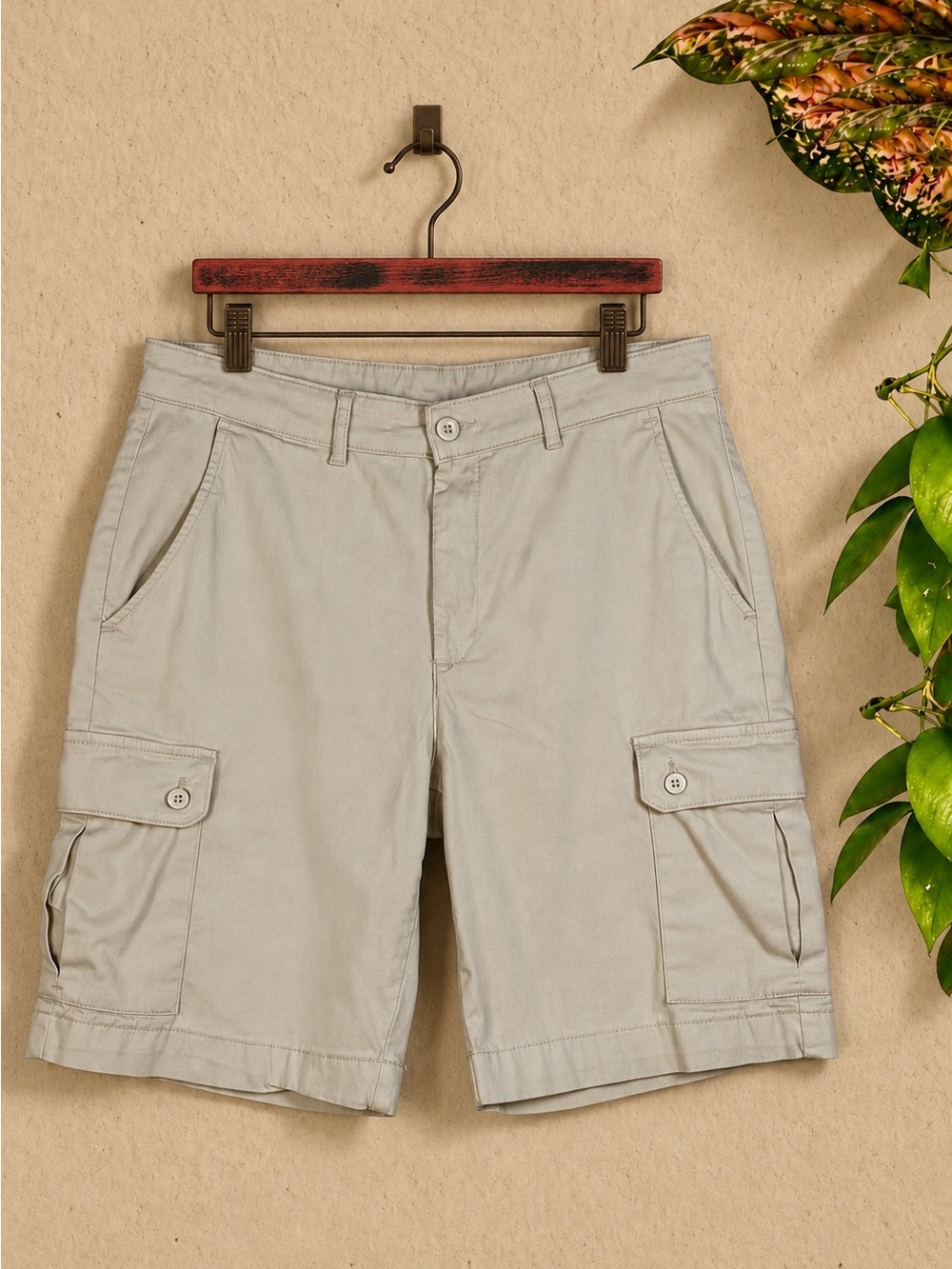 St. John’s Bay Men’s Size 34 Light Khaki Stretch Cargo Shorts Utility